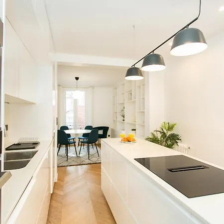 Apartment Haussmann - 2br Near Champs-elysees - Cityapartmentstay Paris